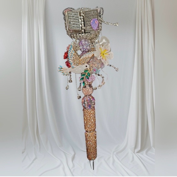 Unbranded Accessories - Elegant Multicolor Embellished Ink Pen